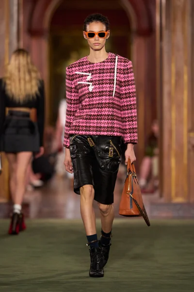 Look 32